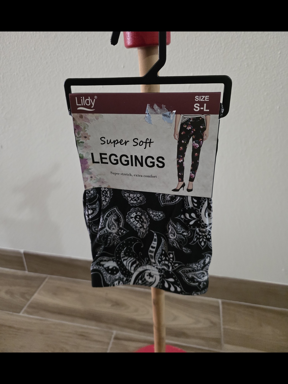 Lildy Super Soft Black & White Paisley Leggings